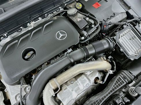 Used 2024 Mercedes-Benz GLB 250 4MATIC image 33
