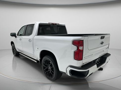 Used 2024 Chevrolet Silverado 1500 High Country w/ High Country Premium Package AWD/4WD image 5