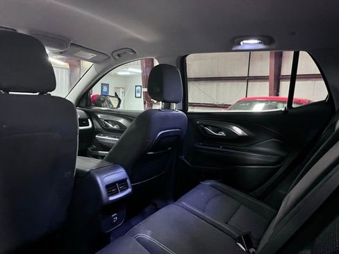 Used 2022 GMC Terrain SLE w/ Driver Convenience Package AWD/4WD image 9