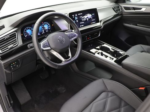 Used 2025 Volkswagen Atlas Cross Sport SE image 15