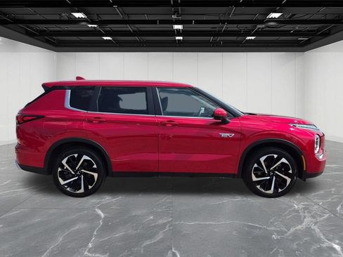 Used 2023 Mitsubishi Outlander 4WD Plug-In Hybrid image 6