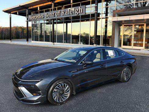 Used 2025 Hyundai Sonata Limited image 1