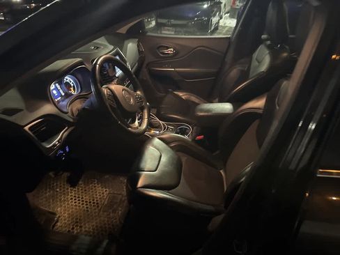 Used 2019 Jeep Cherokee Latitude Plus w/ Cold Weather Group image 28