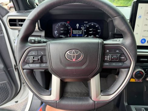 Used 2025 Toyota 4Runner TRD Off-Road Premium w/ Tow Technology Package AWD/4WD image 17