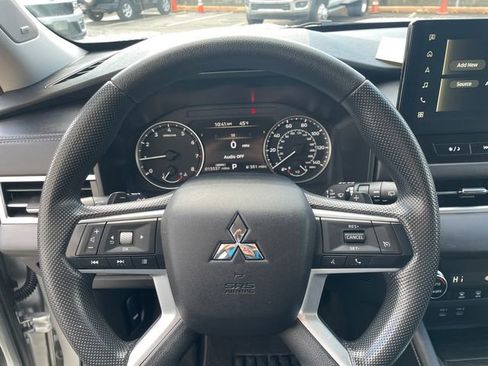 Used 2025 Mitsubishi Outlander ES AWD/4WD image 27