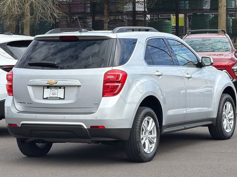 Used 2017 Chevrolet Equinox LT w/ Convenience Package image 4