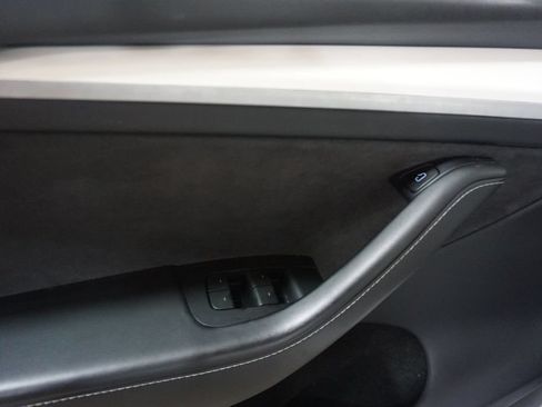 Used 2024 Tesla Model Y Performance AWD/4WD image 4