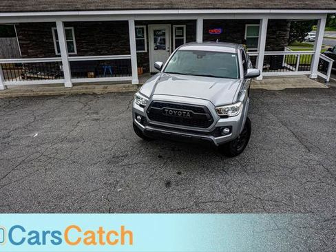 Used 2020 Toyota Tacoma SR5 RWD image 3