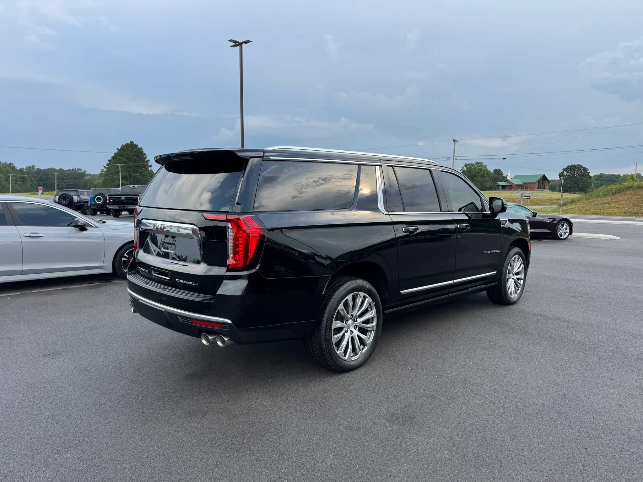 Used 2022 GMC Yukon XL Denali w/ Max Trailering Package AWD/4WD image 4