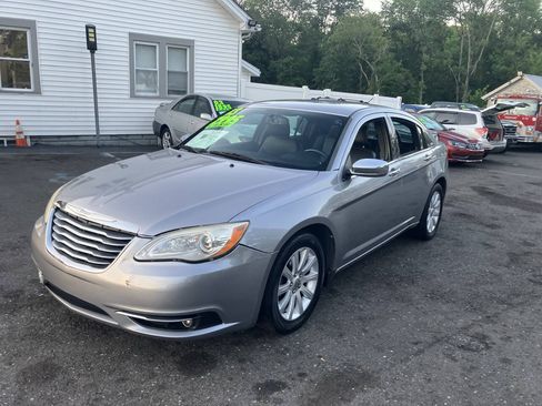 Used 2013 Chrysler 200 Limited FWD image 3