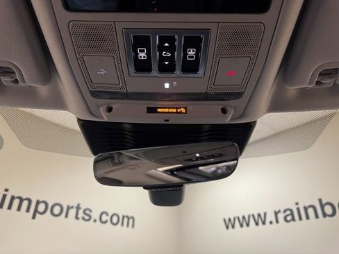 Used 2024 Land Rover Discovery S image 21