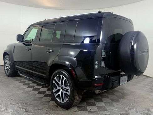 New 2026 Land Rover Defender 110 X-Dynamic SE image 4