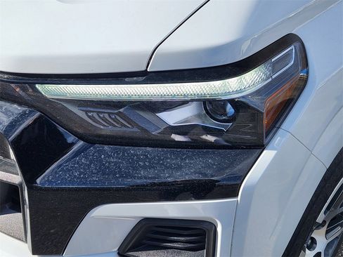 Used 2023 Chevrolet Colorado Z71 w/ Z71 Convenience Package 2 image 5