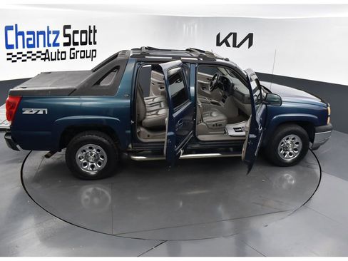 Used 2005 Chevrolet Avalanche Z71 w/ Sun And Sound Package image 32