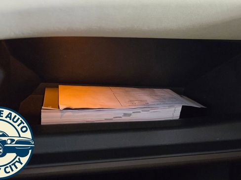 Used 2021 Toyota Highlander XLE image 23