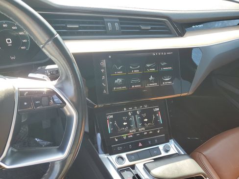 Used 2024 Audi Q8 e-tron Premium AWD/4WD image 24