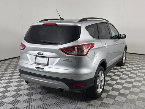 Used 2016 Ford Escape SE w/ Equipment Group 201A FWD image 4