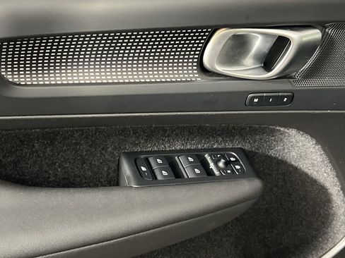 Certified 2025 Volvo XC40 B5 Plus image 15