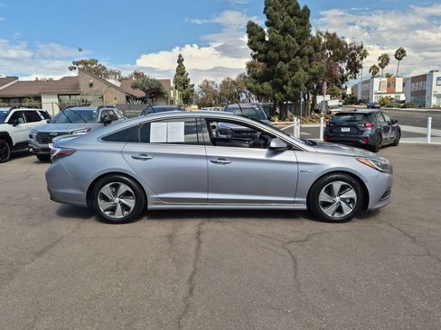 Used 2017 Hyundai Sonata Limited w/ Ultimate Package 02 FWD image 5