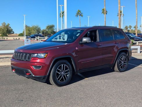 Used 2018 Jeep Grand Cherokee Trailhawk image 2