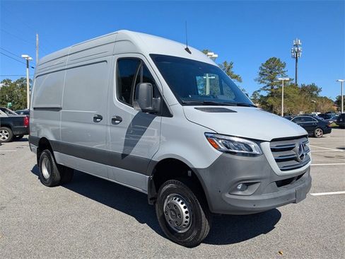 Used 2024 Mercedes-Benz Sprinter 144 Cargo image 3