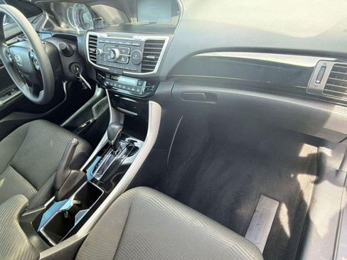 Used 2017 Honda Accord LX image 33