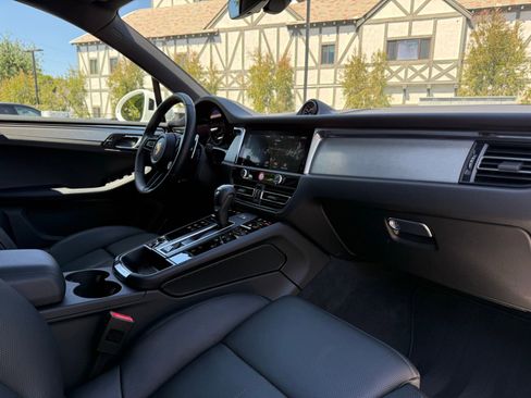 Used 2026 Porsche Macan AWD/4WD image 25