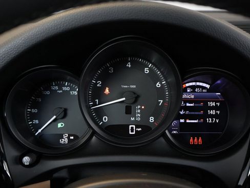 Used 2025 Porsche Macan image 26