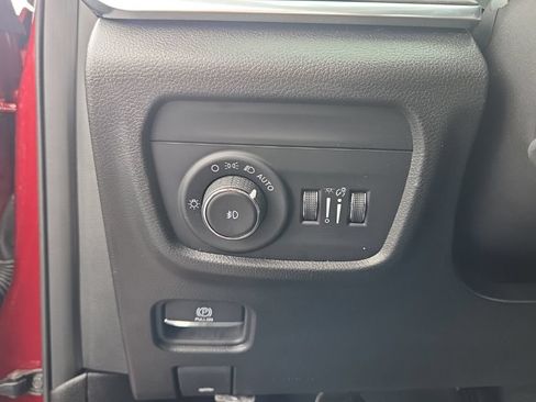Used 2023 Jeep Grand Cherokee Overland w/ Luxury Tech Group IV AWD/4WD image 30