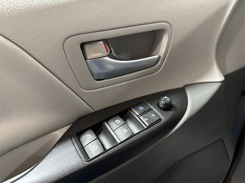 Used 2016 Toyota Sienna LE image 20