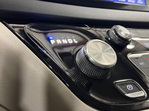 Used 2017 Chrysler Pacifica Touring image 20