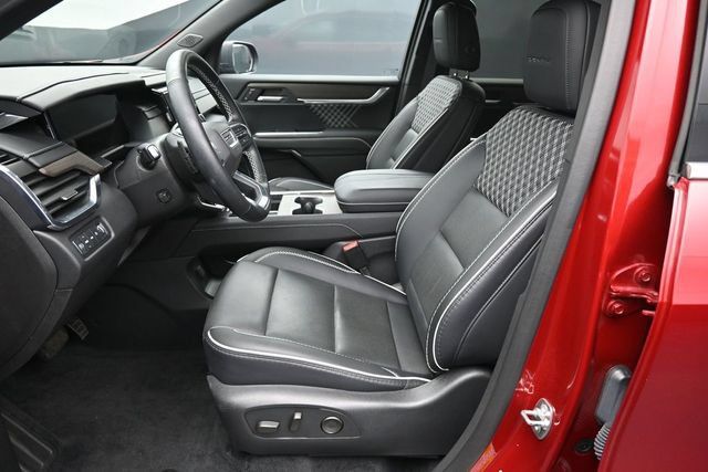 Used 2024 GMC Acadia Denali AWD/4WD image 12