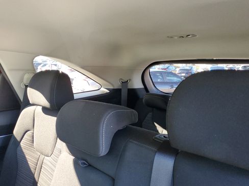 Used 2023 Kia Sorento LX image 9