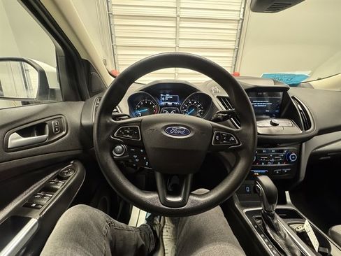 Used 2019 Ford Escape SE image 18