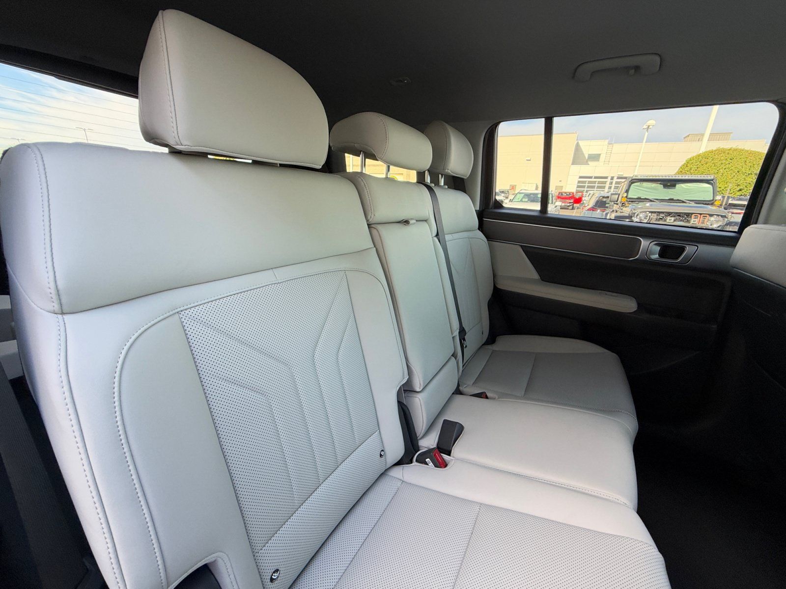 Used 2025 Hyundai Santa Fe SEL FWD image 17