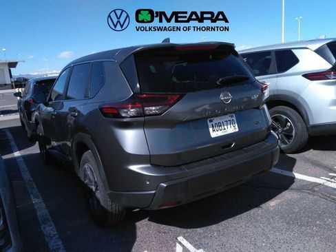 Used 2024 Nissan Rogue SV image 3