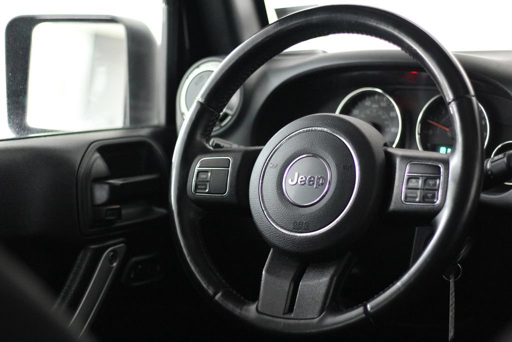 Used 2018 Jeep Wrangler Unlimited Sahara AWD/4WD image 11