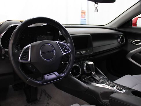 Used 2020 Chevrolet Camaro LT image 14