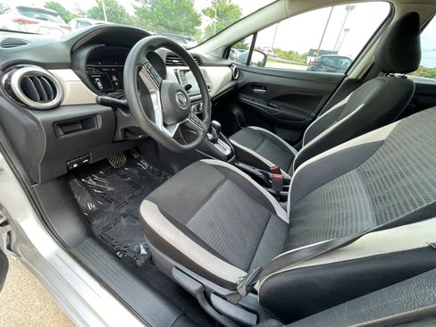 Used 2021 Nissan Versa SV FWD image 11