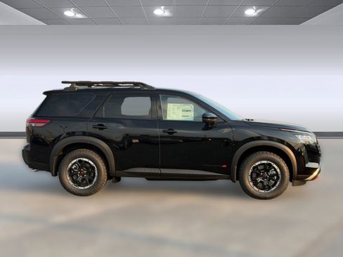 New 2026 Nissan Pathfinder Rock Creek image 8