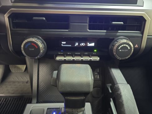 Used 2025 Toyota 4Runner SR5 AWD/4WD image 21