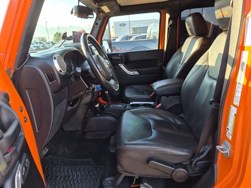 Used 2013 Jeep Wrangler Unlimited Sahara w/ Connectivity Group AWD/4WD image 17