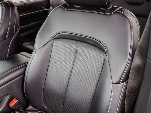 Certified 2024 Jeep Grand Cherokee L Limited w/ Luxury Tech Group II image 31