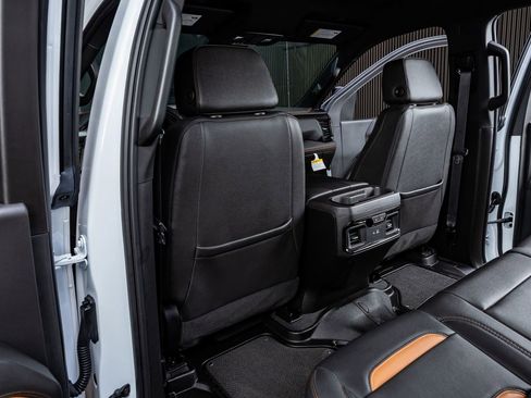 Used 2024 GMC Sierra 2500 AT4 image 33