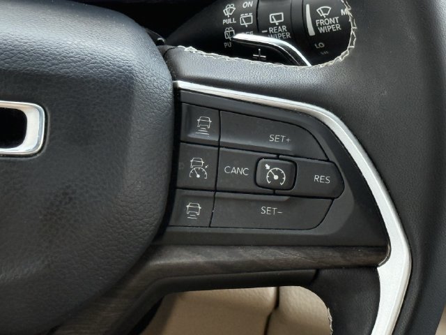 Used 2024 Jeep Grand Cherokee Limited AWD/4WD image 15