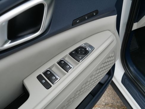 Used 2025 Kia Carnival EX FWD image 19