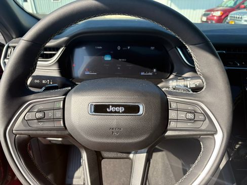 Used 2024 Jeep Grand Cherokee Altitude AWD/4WD image 20