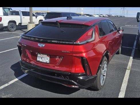 Used 2024 Cadillac Lyriq Sport AWD/4WD image 7