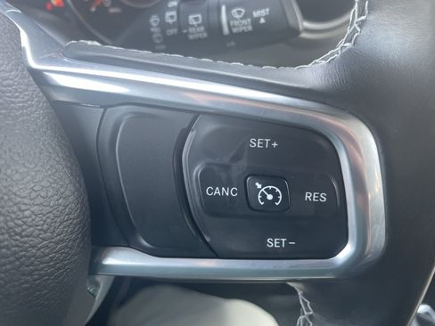 Used 2021 Jeep Wrangler Unlimited Sahara AWD/4WD image 16
