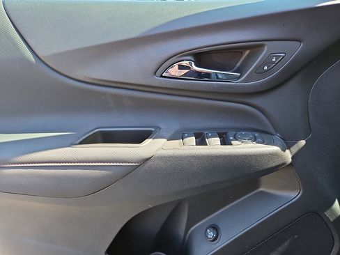Used 2023 Chevrolet Equinox RS image 12